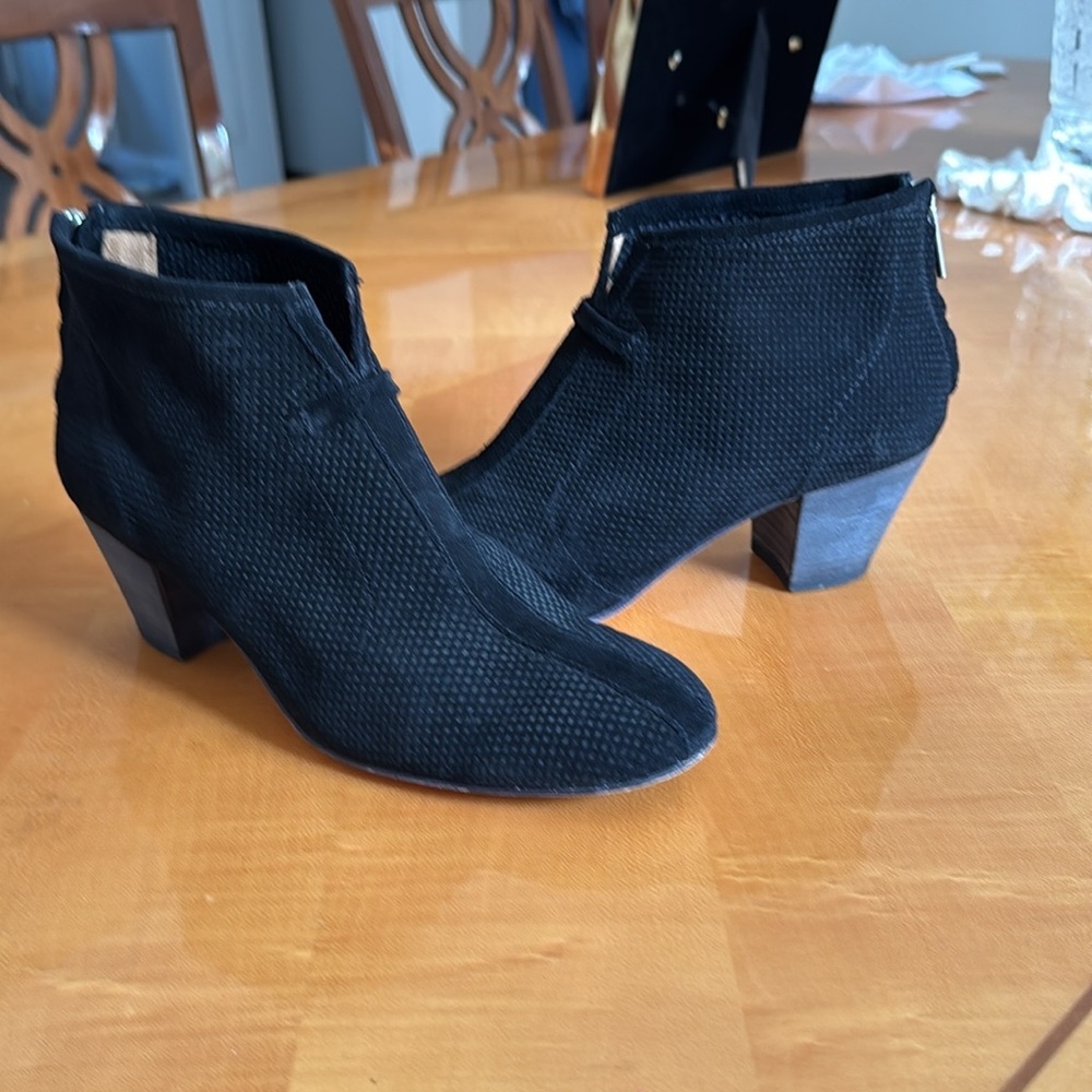 Aquatalia Textured Black Ankle Bootie size 9,5